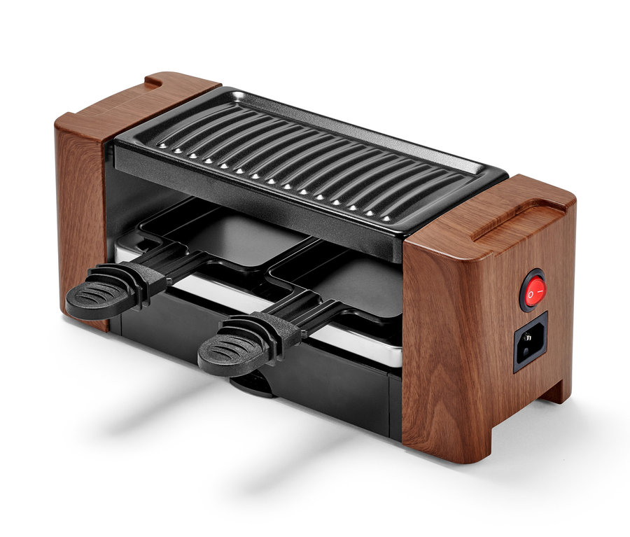 Kétszemélyes raclette fa dekorral és két serpenyővel.