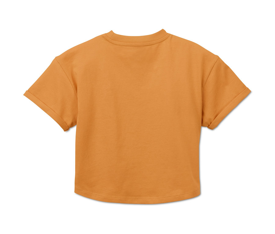 Hátulnézet egy mustársárga, rövid pólóról. 2 lány felső szettben, krém/sárga.