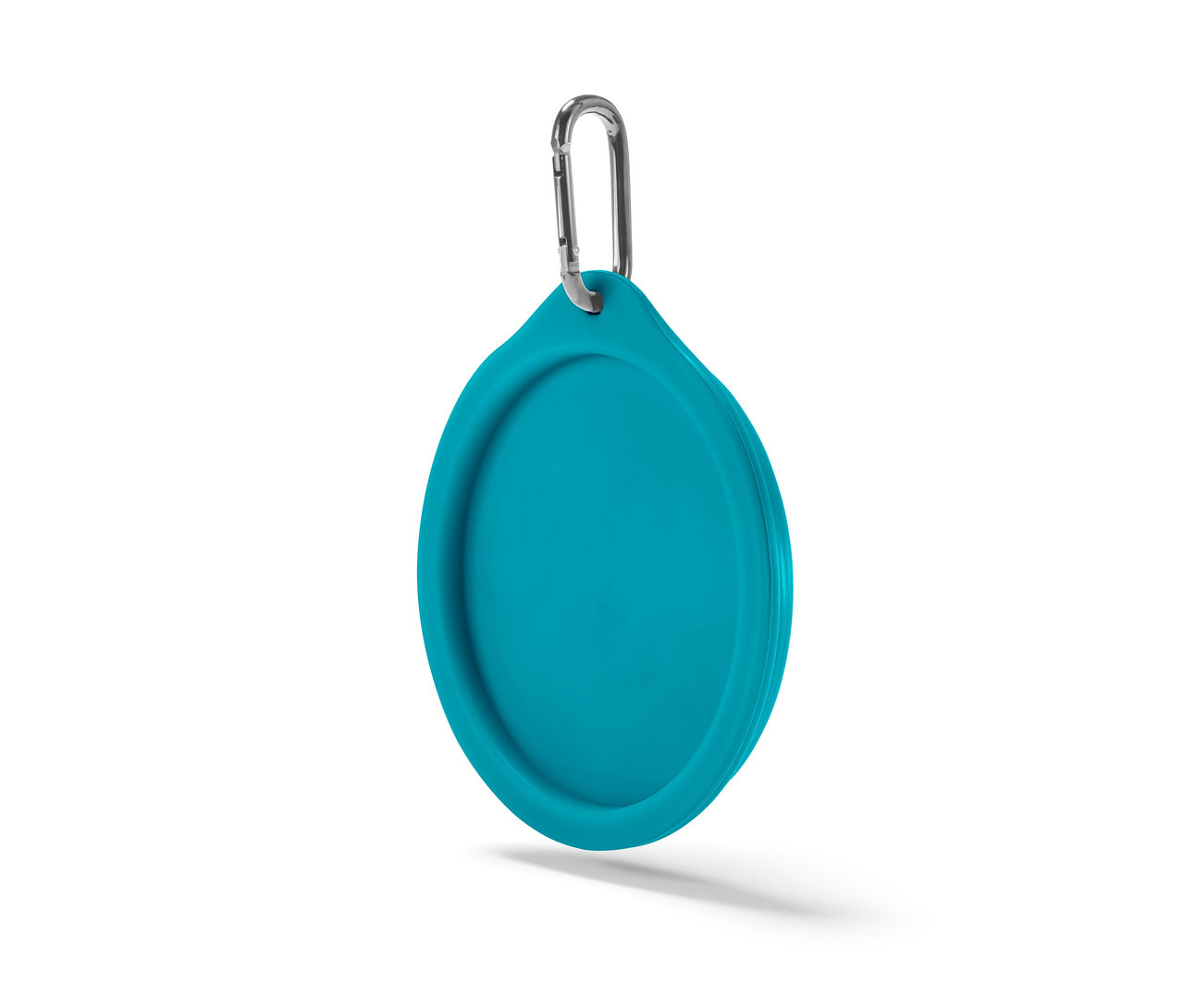 Egy kék, összecsukható etetőtál karabinerrel.