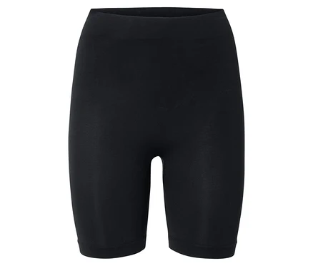 Fekete, rövid leggings fekszik fehér háttér előtt.