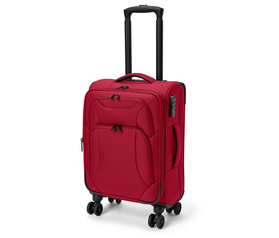 Kicsi piros textilbőrönd kihúzott fogantyúval, elülső zsebekkel és kerekekkel.