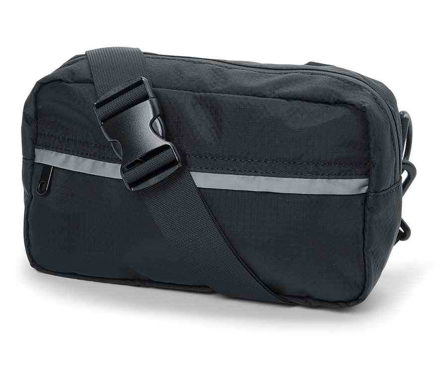 Fekete övtáska állítható pánttal és fényvisszaverő csíkkal.