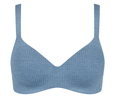 Világoskék, bordázott bralette vékony pántokkal és V-nyakkivágással, fehér háttér előtt.