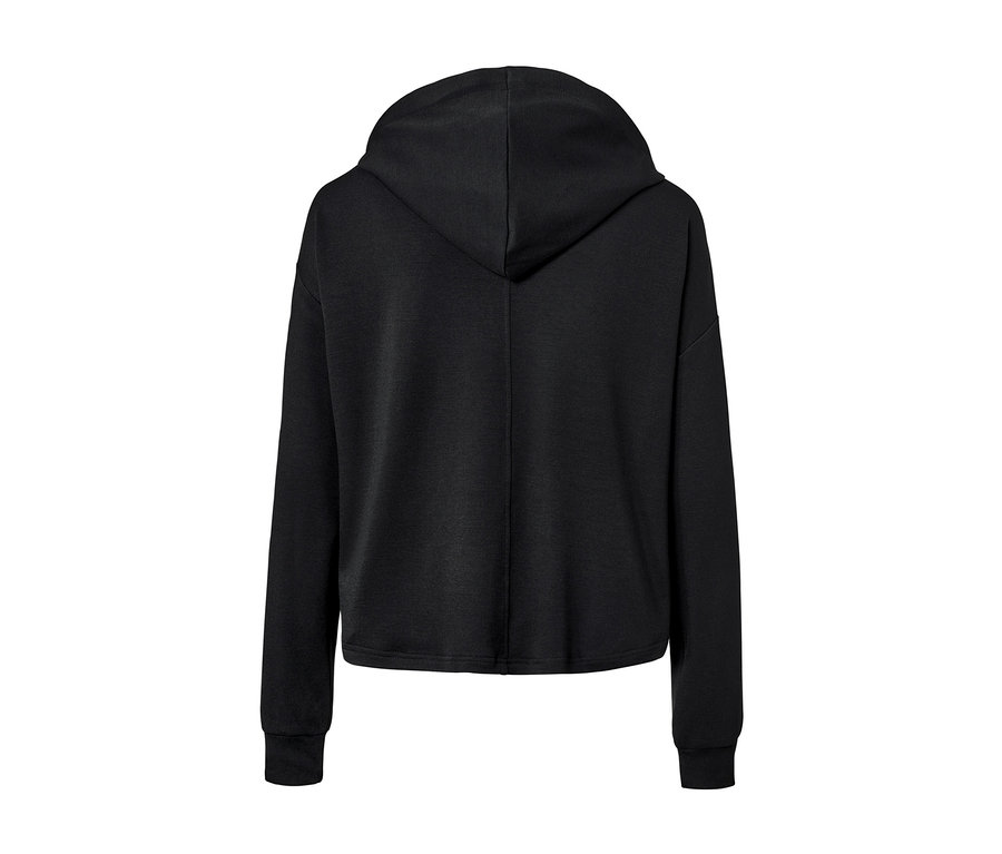 Egy fekete 7/8-os szabadidő szett részlete.