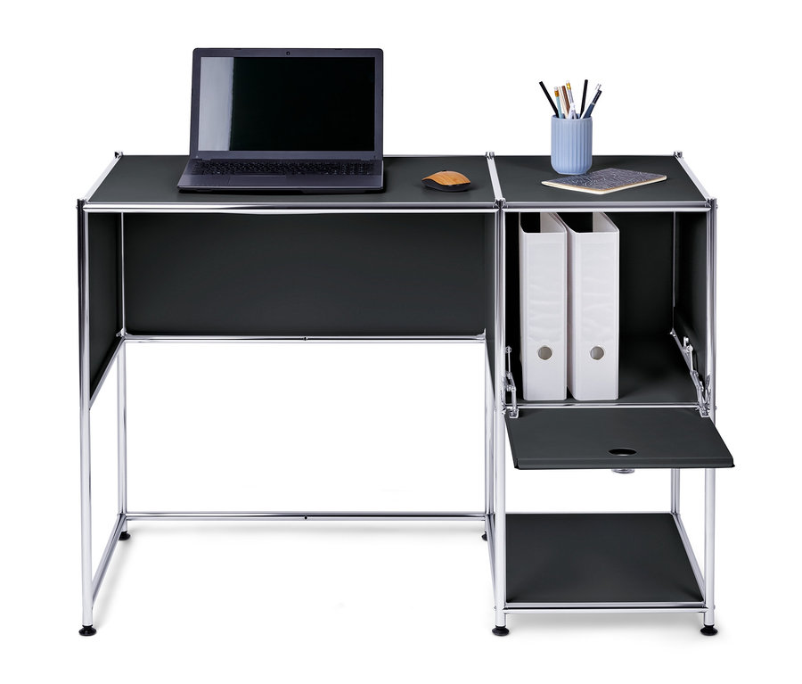 Fém íróasztal, fekete színben, laptop, egér, tollak és iratgyűjtőkkel.