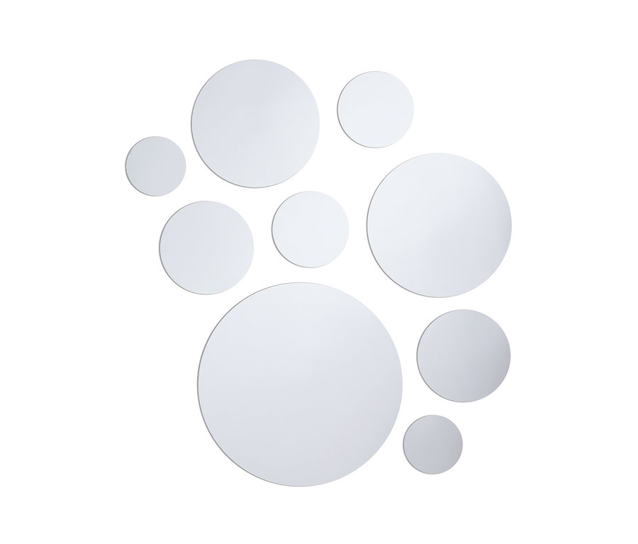 Kilenc különböző méretű öntapadós tükörmatrica kör alakban elrendezve.