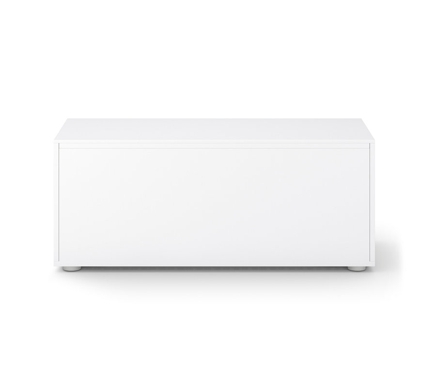Fehér ülőpad, kb. 100 cm.
