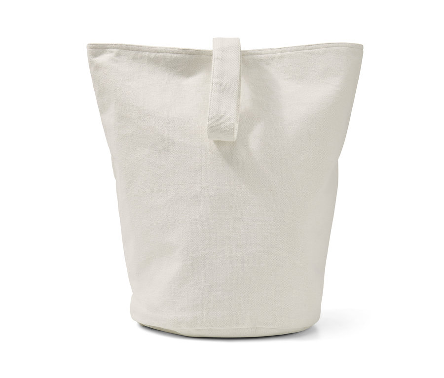 Egy krémszínű nagyméretű tárolókosár.