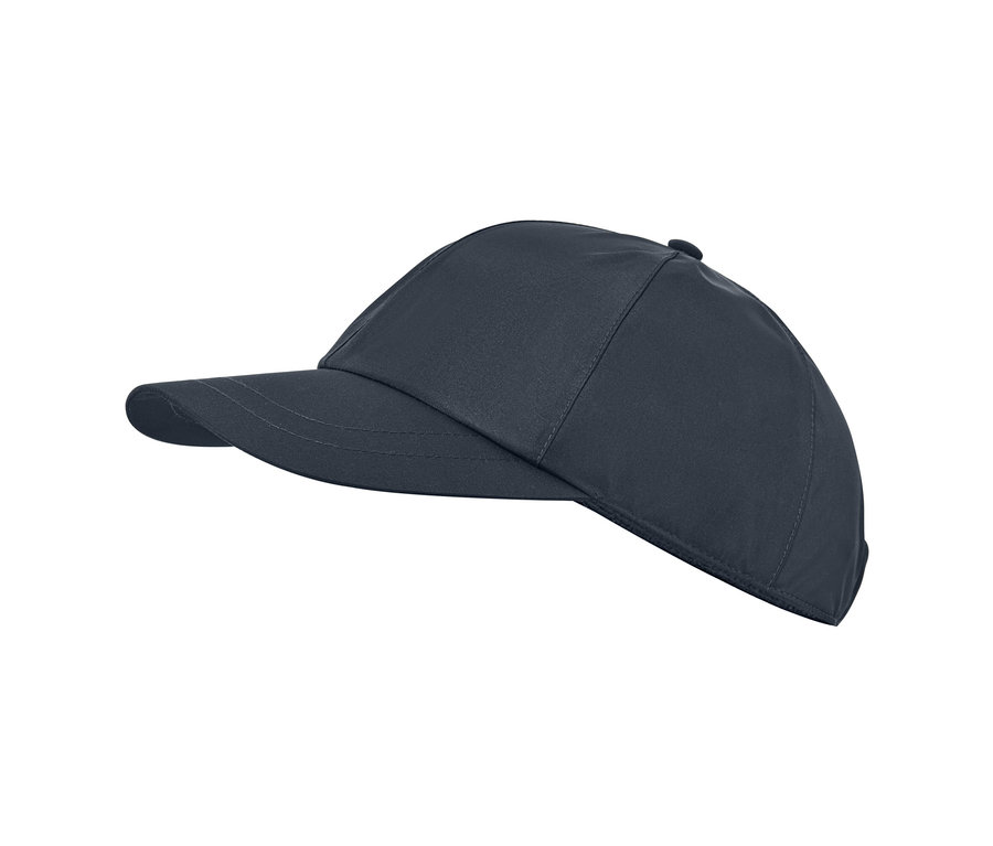 Sötétkék időjárásálló sportsapka fehér háttér előtt.