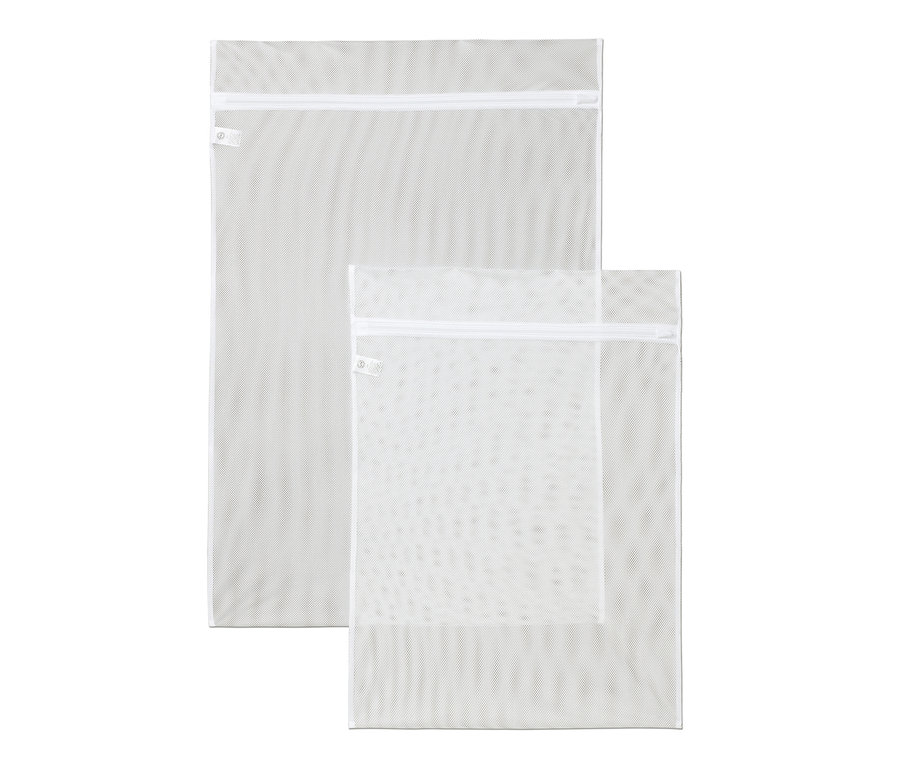 Két különböző méretű, fehér, extra nagy mosóháló egymáson.