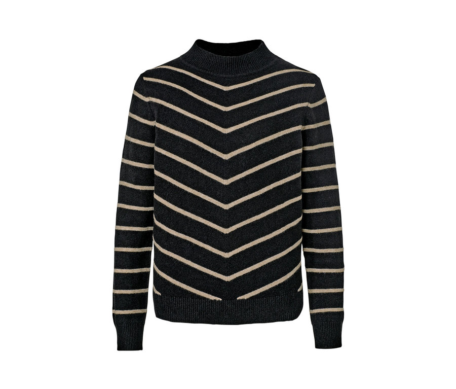 Csíkos kötött, fekete pulóver állógallérral.