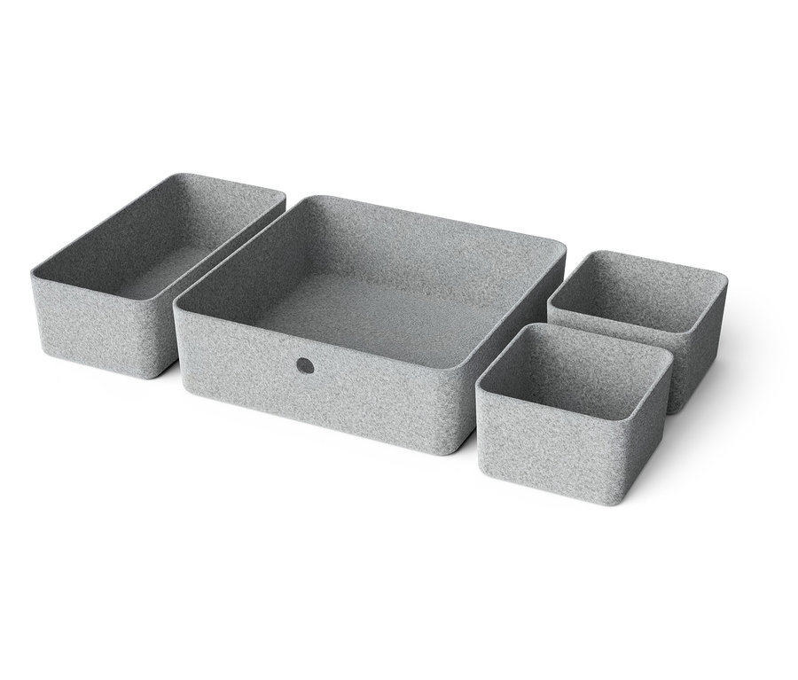 Négy különböző méretű szürke tárolódoboz elrendezve fehér háttéren.