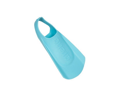 Világoskék Arena Junior úszóláb.