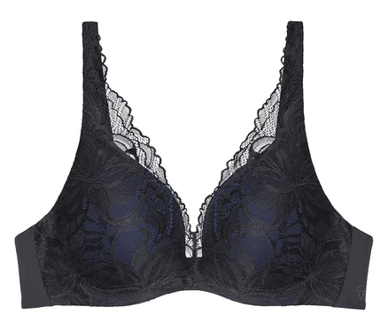 Fekete, csipkés Triumph Body Makeup Illusion Lace WP melltartó.