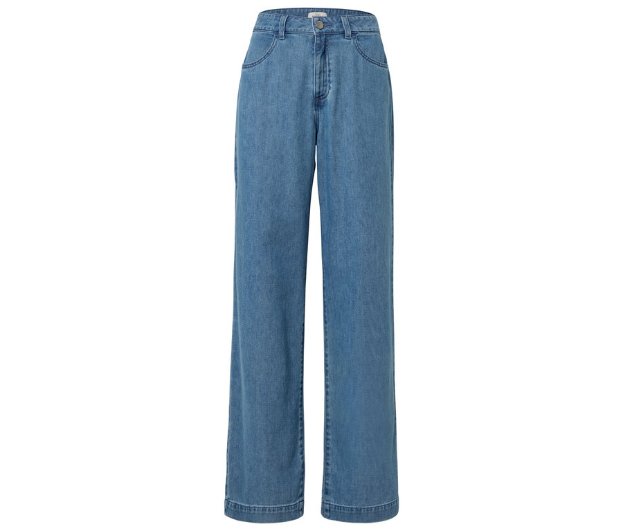 Világoskék, bő szabású farmernadrág, fekve.