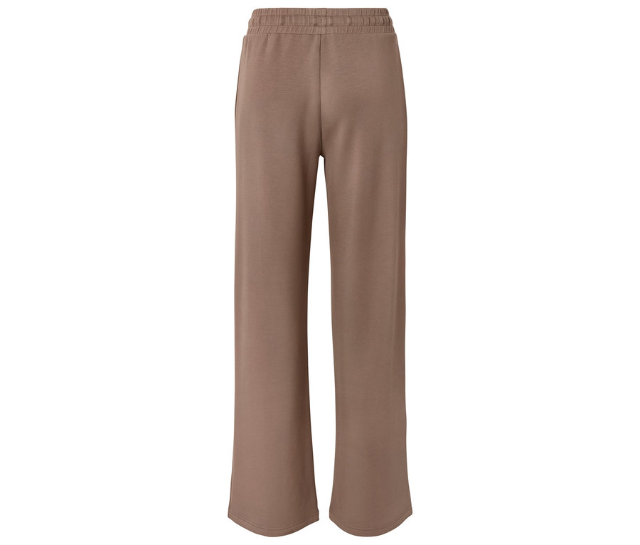 Hátulról fényképezett, elasztikus derékkal ellátott, barna, bő szabású nadrág.