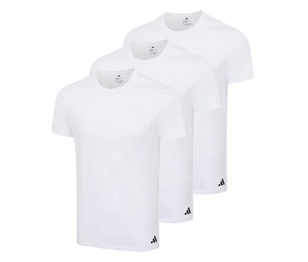 Három fehér adidas Active Core póló, lépcsőzetesen elrendezve, adidas logóval az alsó szegélyen.