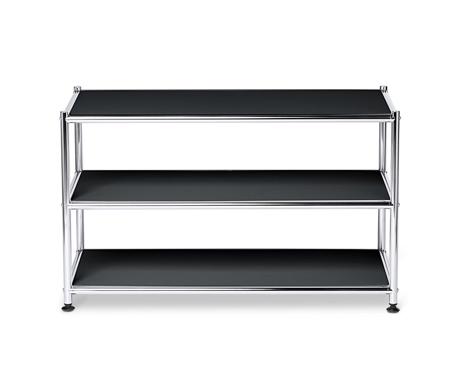 Fekete fém dohányzóasztal, nyitott polcokkal.