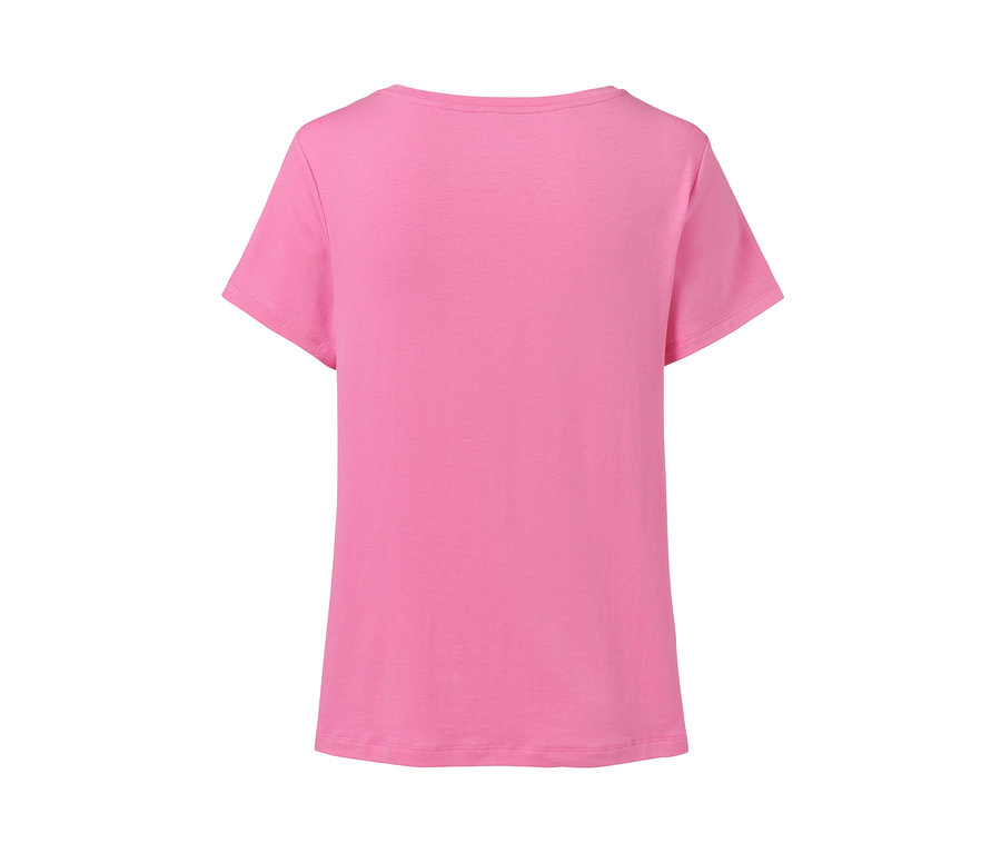 Rózsaszín-kék rövidnadrágos pizsama.