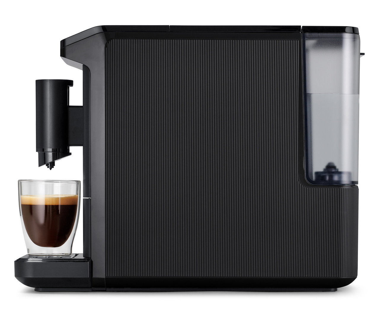 Közelkép egy »Esperto mini« kávéfőzőről egy csészével.