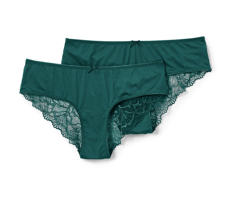Két sötétzöld, csipkés 2 női brazil alsó, csipkés, sötétzöld alsó egymáson, fehér háttérrel.