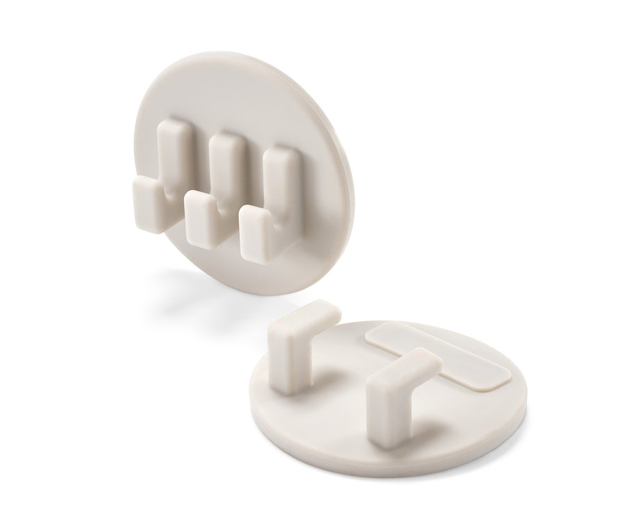 Két öntapadós akasztó.