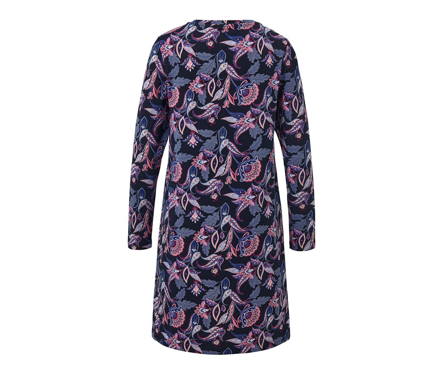 Hátulnézet egy török mintás hálóingről.