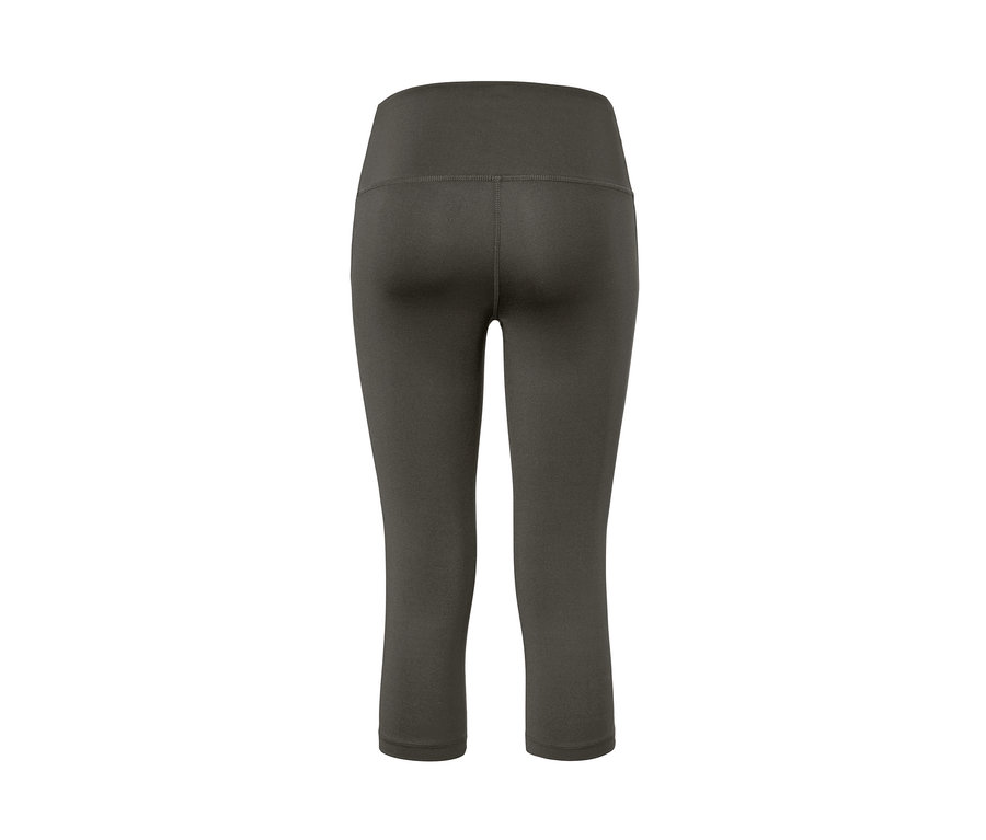 Egy olívazöld, 3/4-es sportnadrág részletes hátsó nézete.