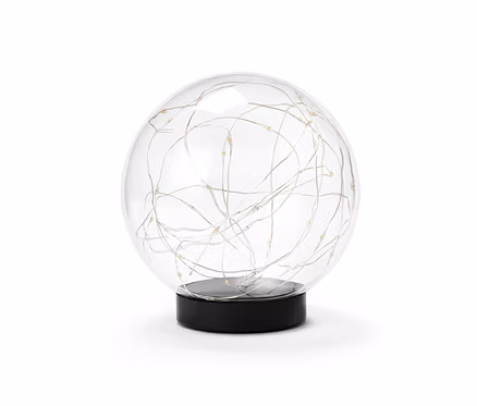 Egy kb. 15 cm-es LED-es üveggömb egy fekete talapzaton.