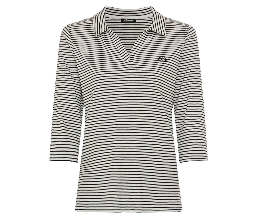 Csíkos póló háromnegyedes ujjakkal.