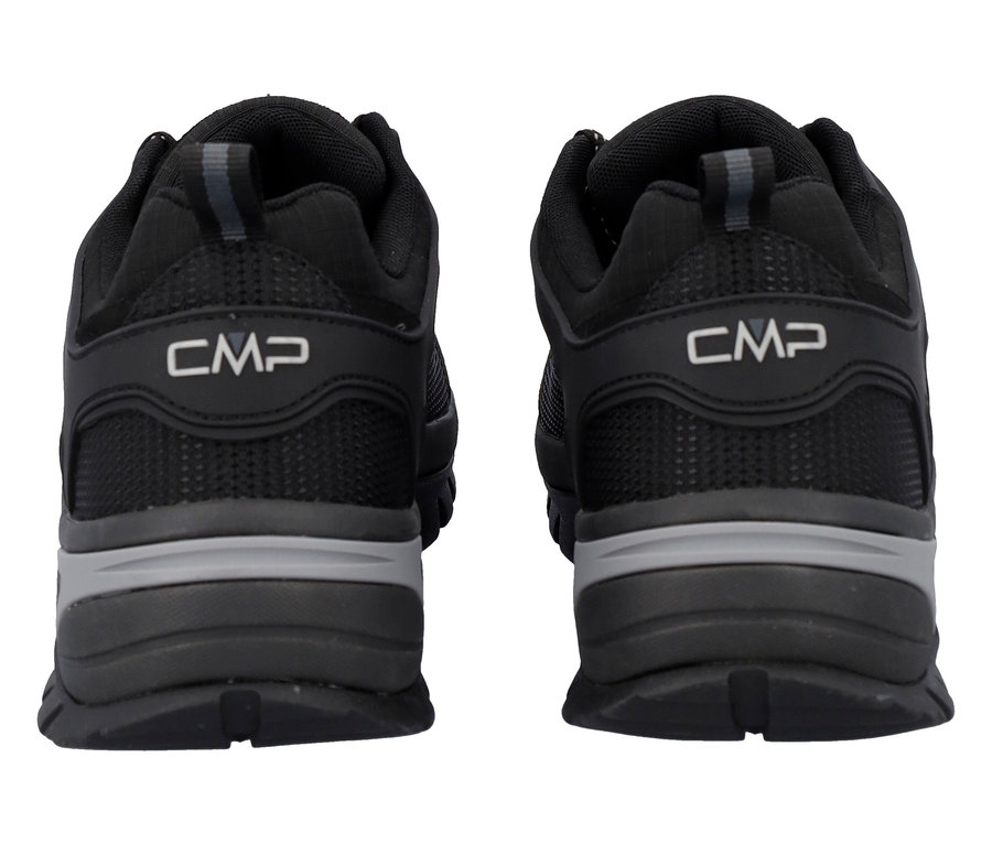 Hátulnézet két fekete, szürke díszítésű CMP cipőről.