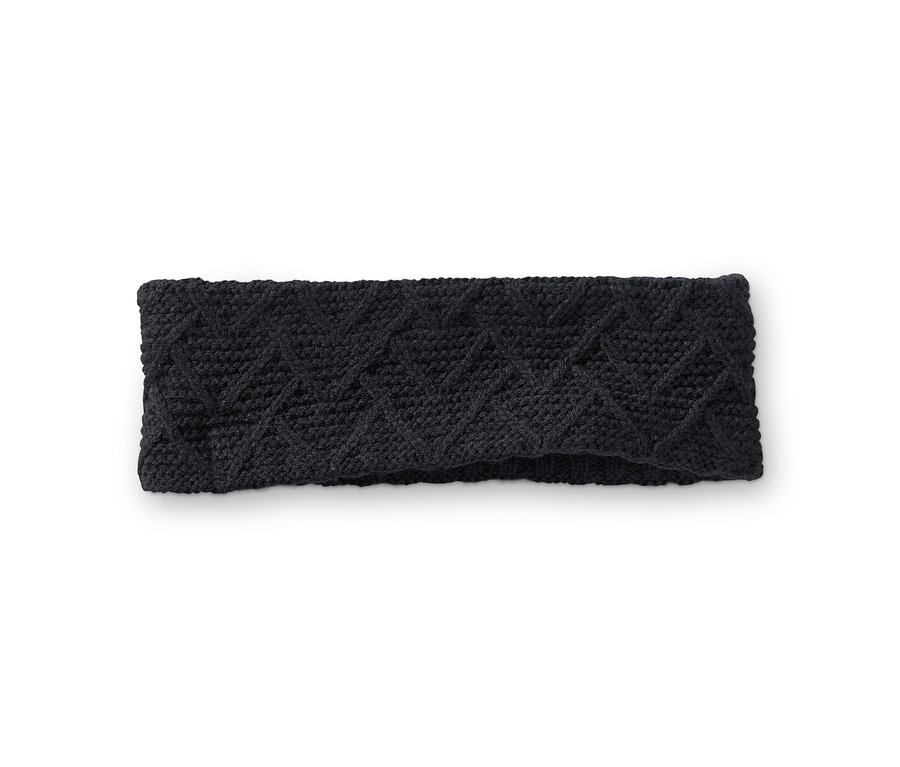 Fekete kötött női fejpánt részletgazdag képe.