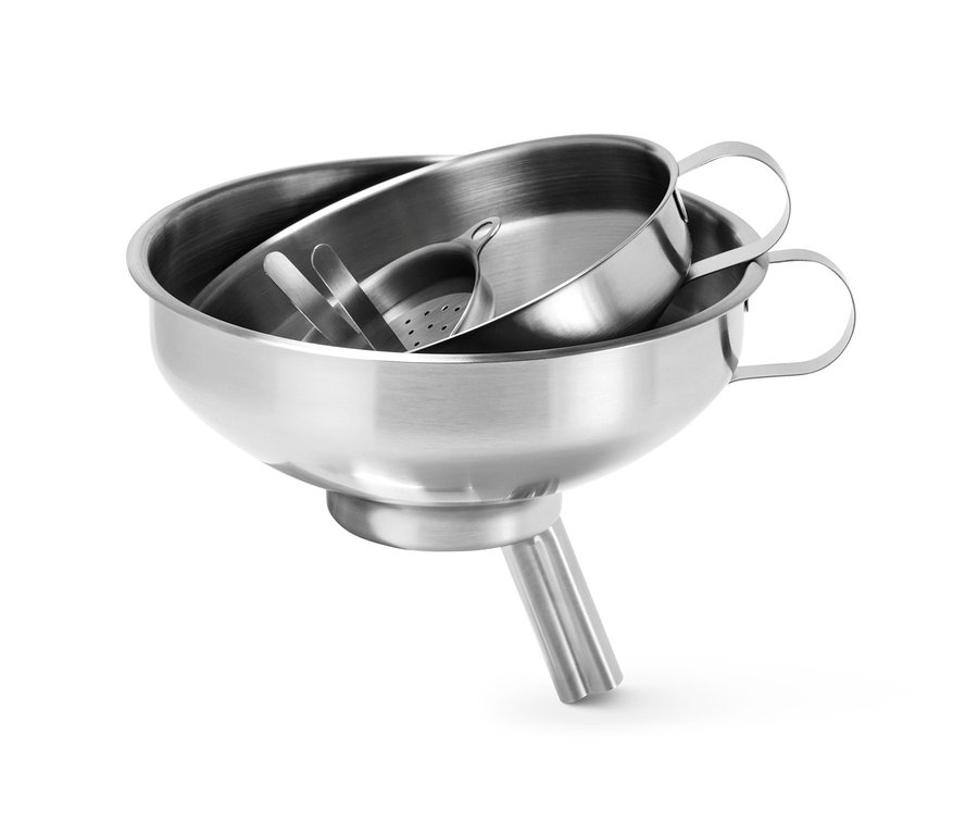 Nemesacél tölcsér szett: Három különböző méretű, egymásba rakott rozsdamentes acél tölcsér.