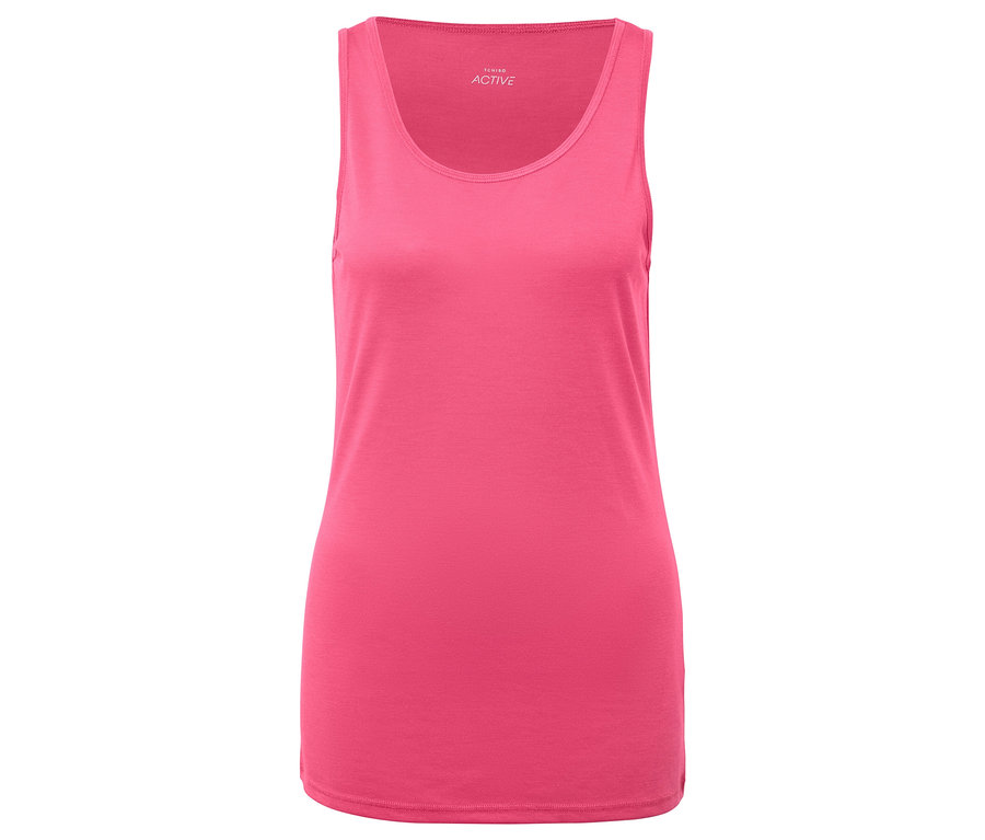 Rózsaszín trikó fehér háttérrel.