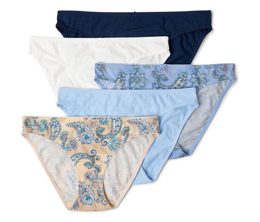 Öt pamut alsónemű tengerészkék, fehér, világoskék és kék paisley mintával egymáson.