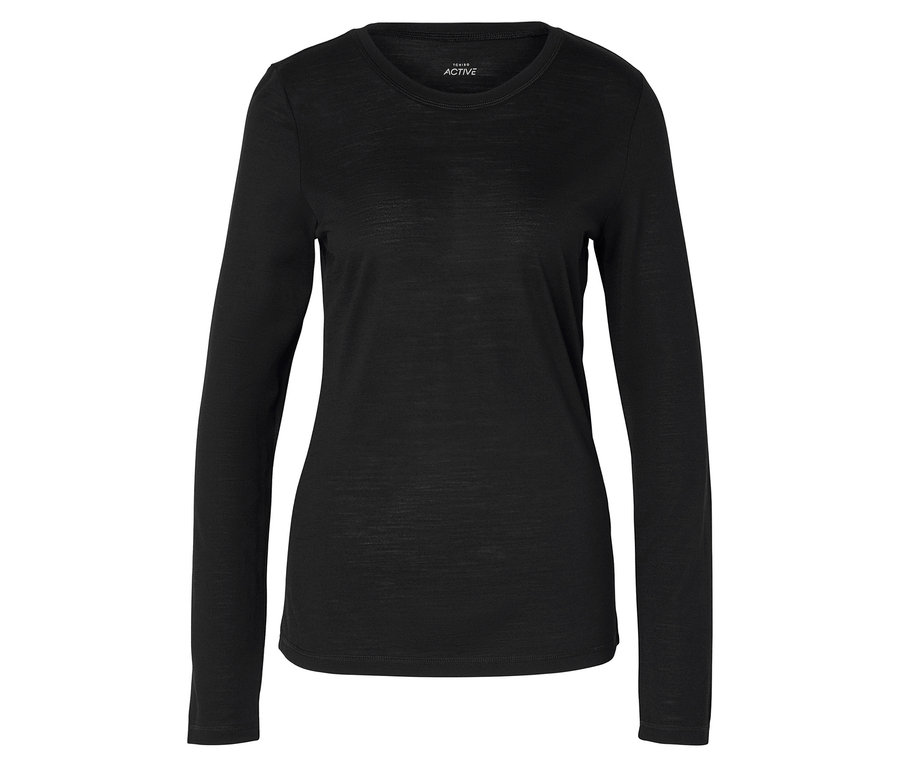 Egy fekete, hosszú ujjú sportfelső fekszik egy fehér háttéren.