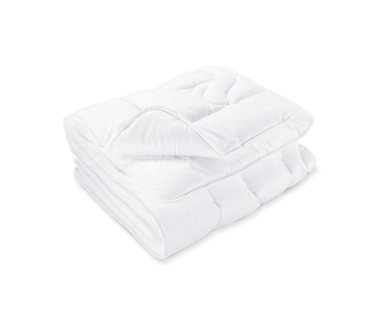 Összehajtott fehér steppelt paplan- és párnaszett gyerekeknek.