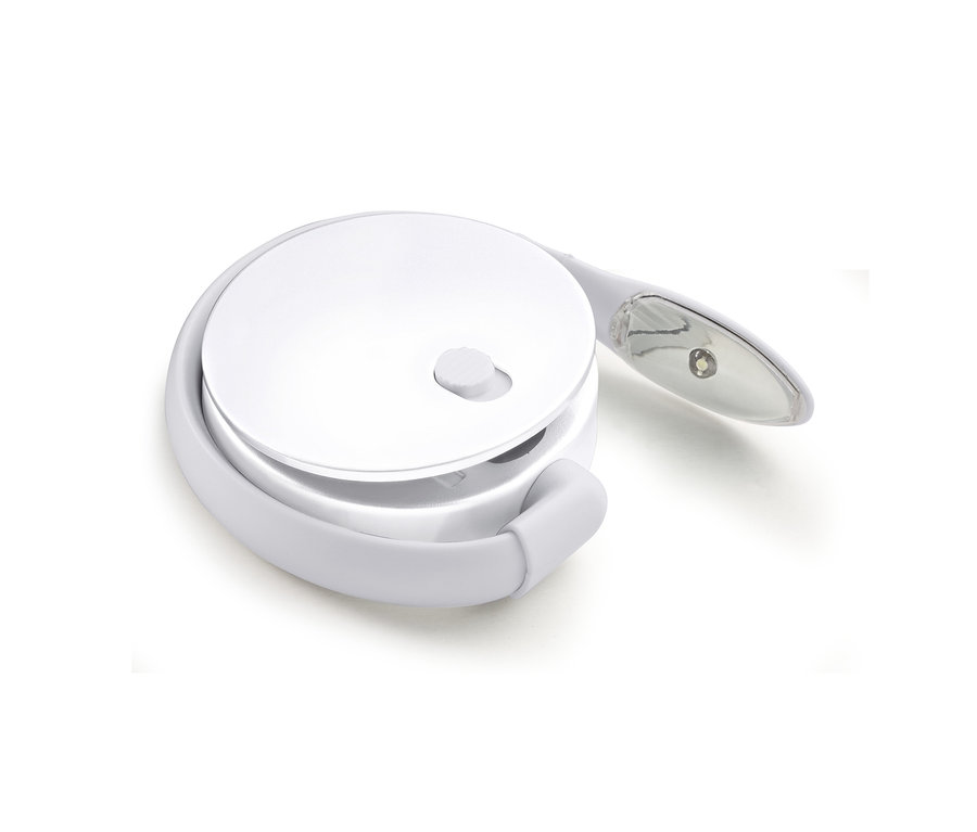 Egy fehér LED-es olvasólámpa összecsukott állapotban.