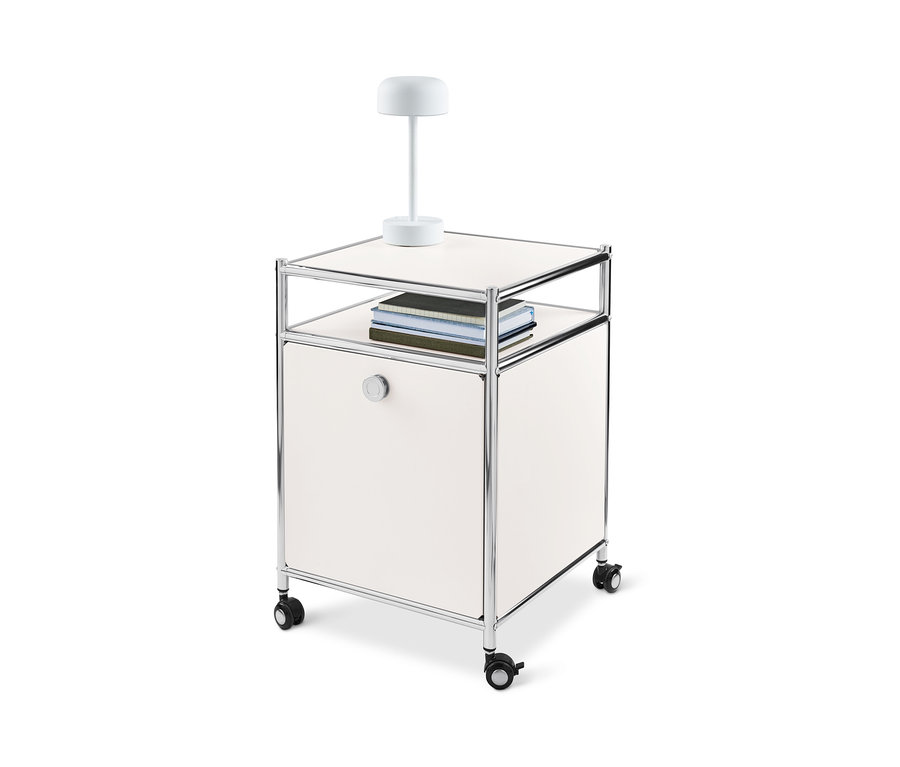 Fehér, fém, görgős tároló, 1 ajtóval.