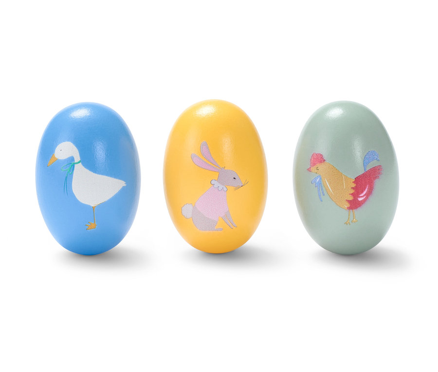 Három tojáscsörgő állatfigurákkal.