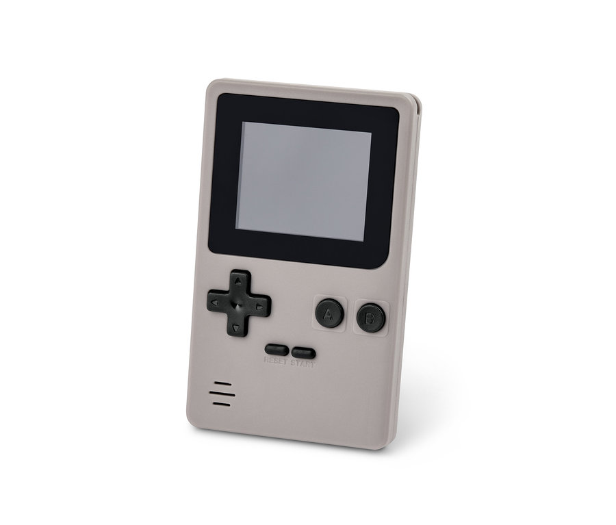 Egy szürke retro mini kézi konzol részlete.