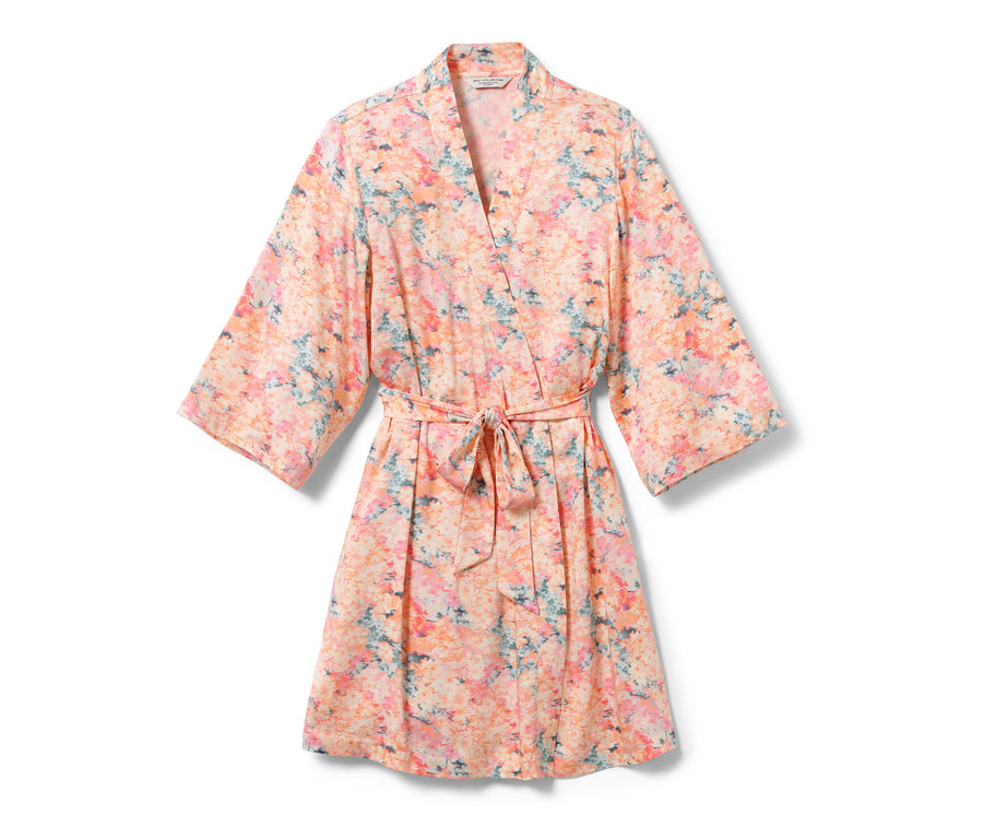 Virágos, barack színű női kimonó övvel.
