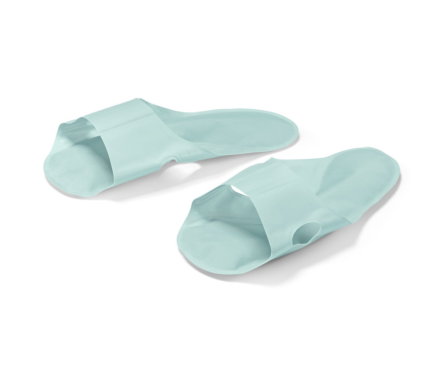 Két világoskék meleg-hideg nyugtató talpbetét fehér háttéren.