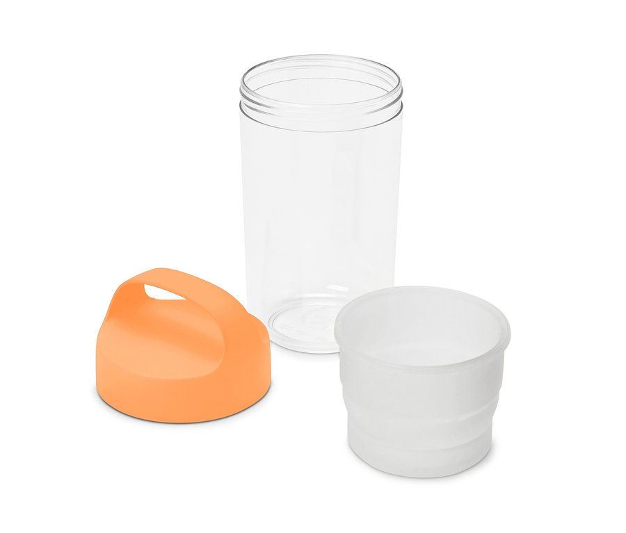 Egy átlátszó To-Go ételhordó doboz narancssárga fogantyúval és egy fehér belső tartállyal.