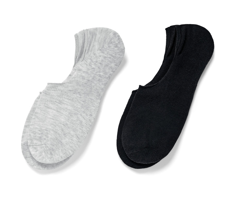 Két pár sport titokzokni: egy szürke és egy fekete.