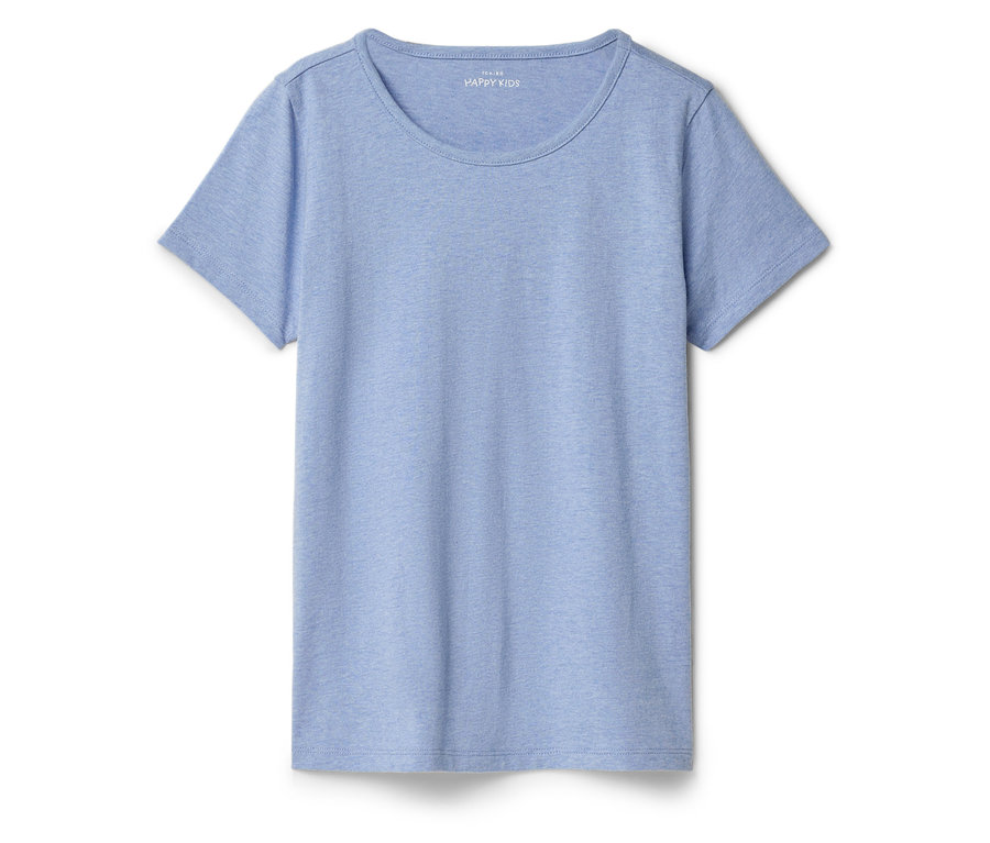 Világoskék, rövid ujjú, kerek nyakú póló fekszik egy fehér háttéren.