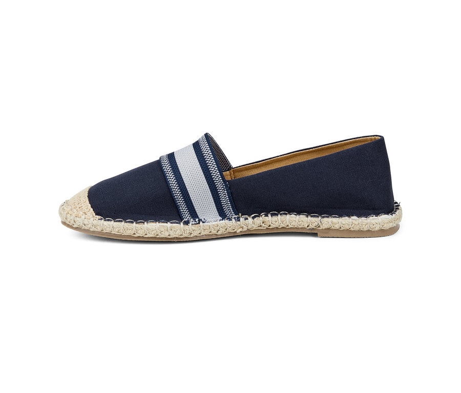 Sötétkék női espadrilles.