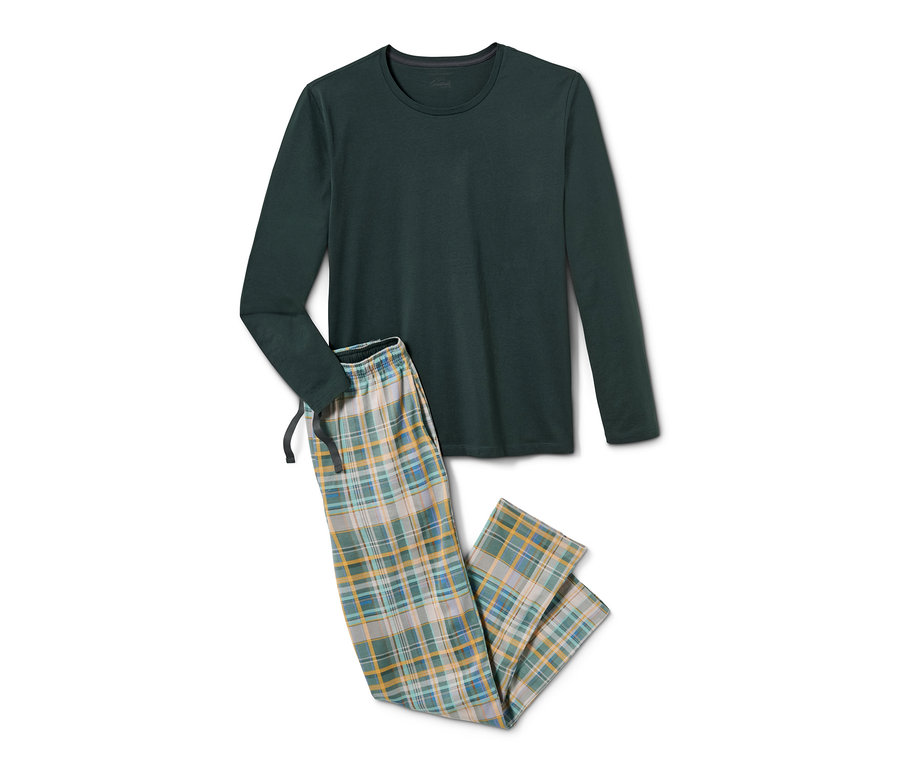 Egy sötétzöld, hosszú ujjú pizsama és egy kockás pizsama alsó.