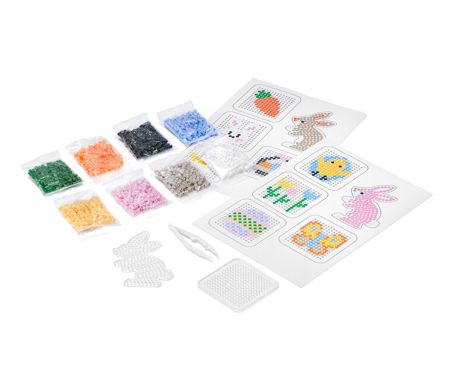 Vasalható gyöngy készlet, sokszínű gyöngyökkel, csipesszel és sablonokkal.