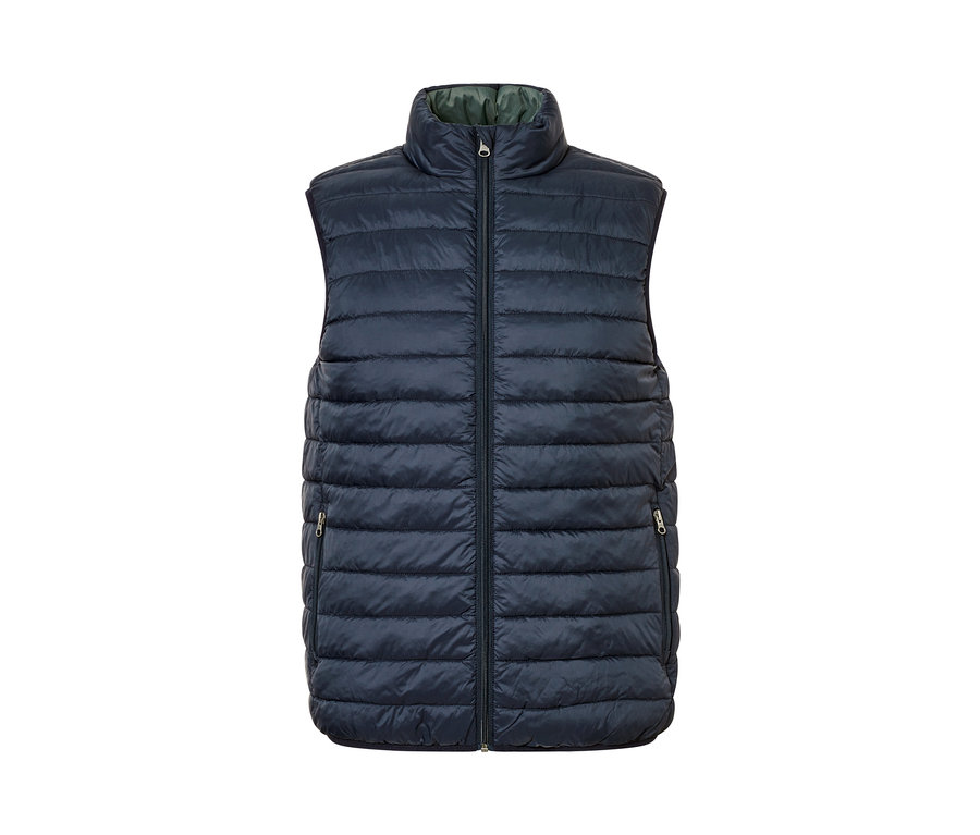 Egy tengerészkék, kifordítható mellény, középen cipzárral.